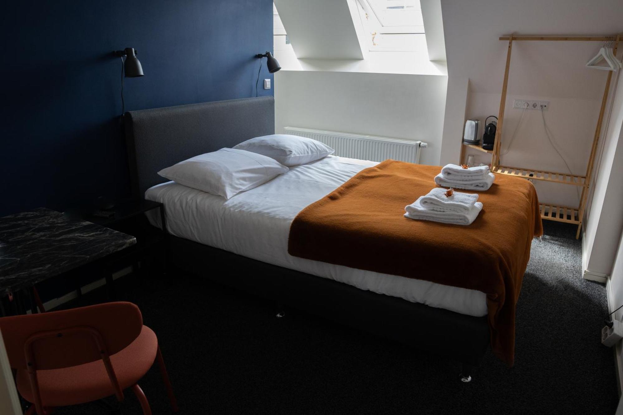 1851 Bar - - Cinema Hotel 3*