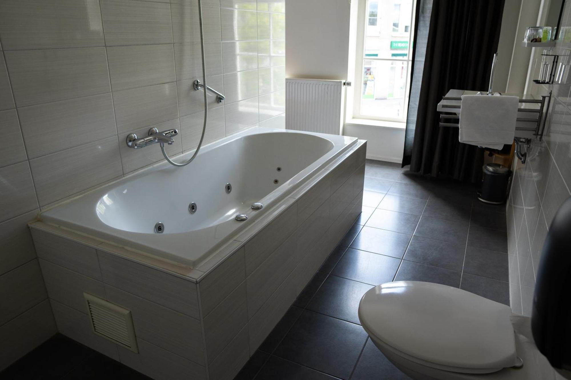 Hotel 1851 Bar - - Cinema 3*