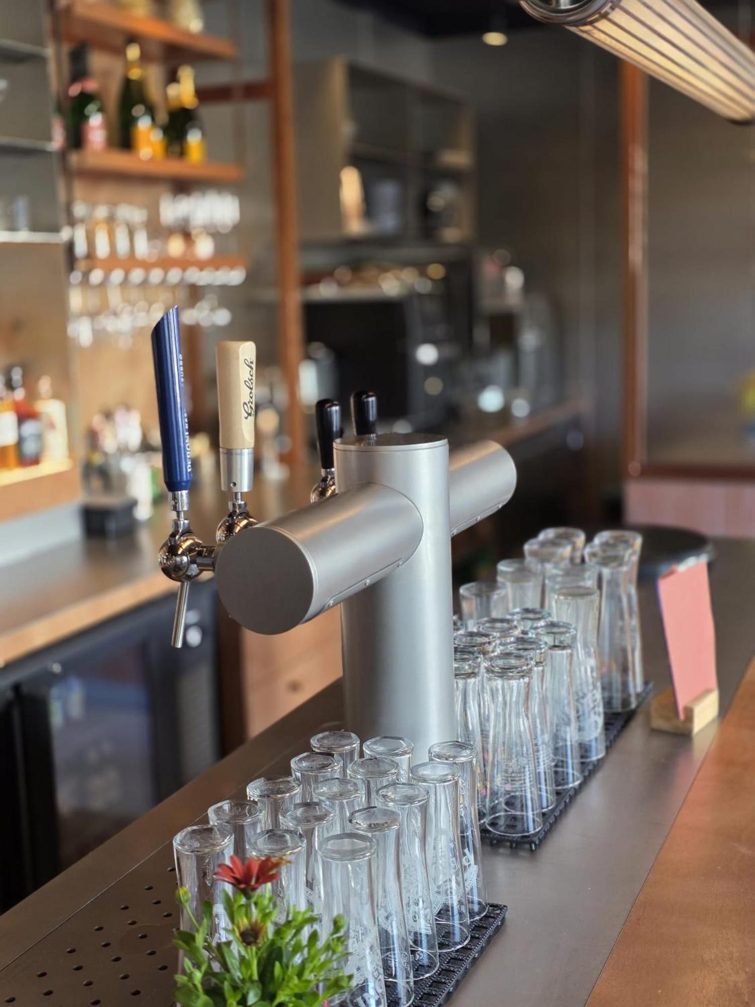 Hotel 1851 Bar - - Cinema